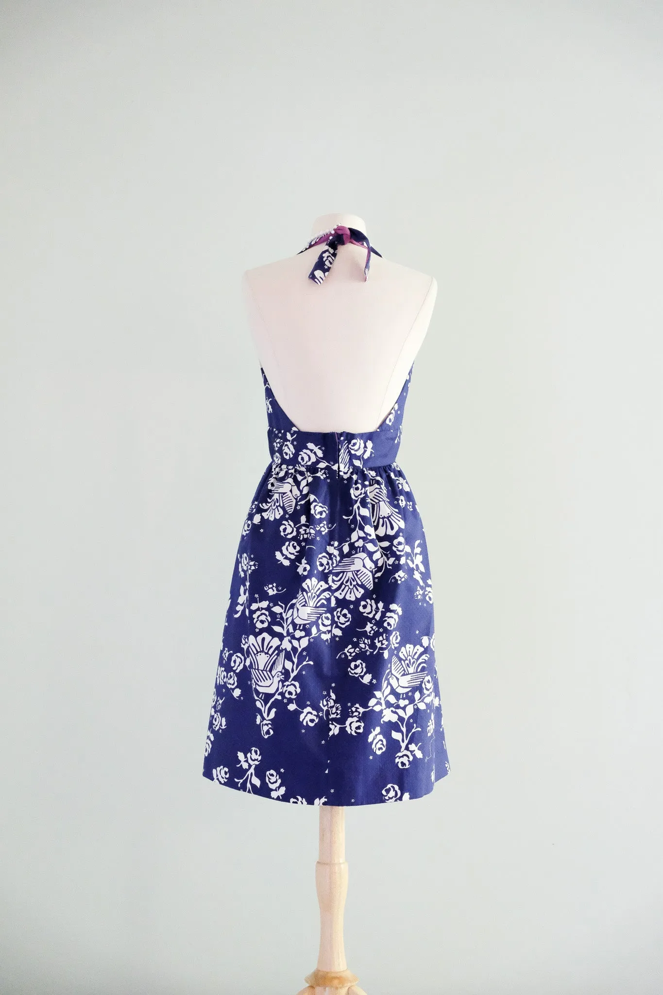 Cutest 1970's Summer Floral Halter Mini Dress in Navy & White / Sz SM