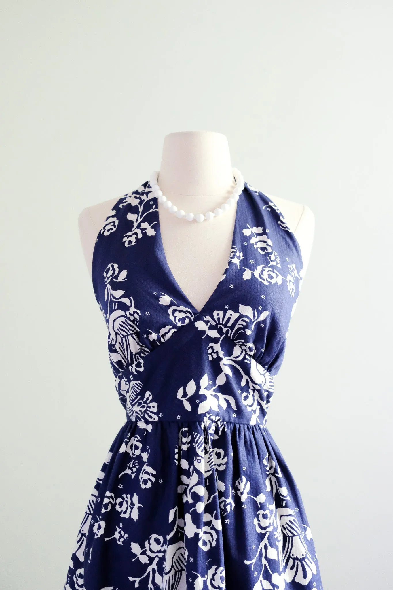 Cutest 1970's Summer Floral Halter Mini Dress in Navy & White / Sz SM