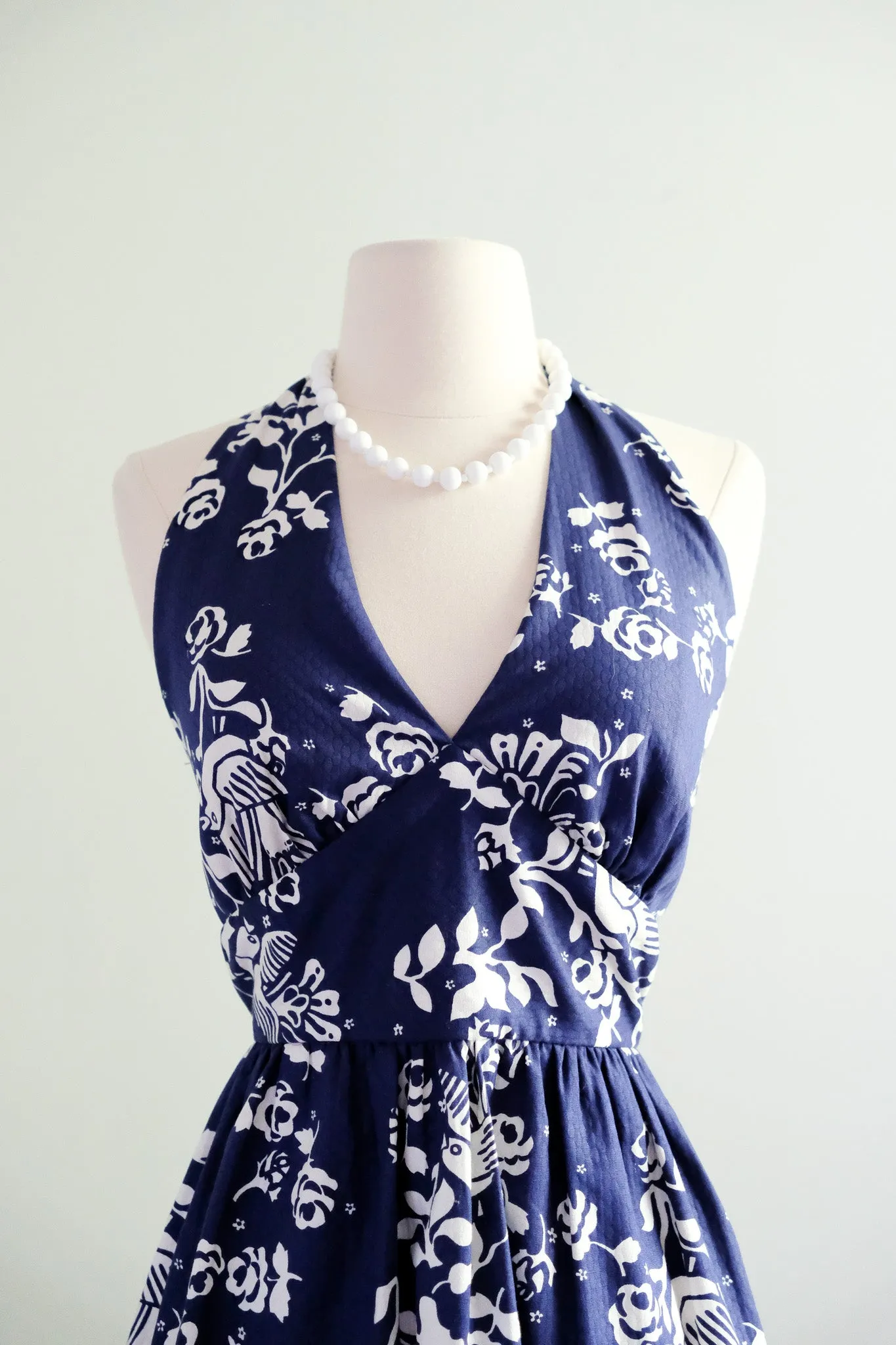Cutest 1970's Summer Floral Halter Mini Dress in Navy & White / Sz SM