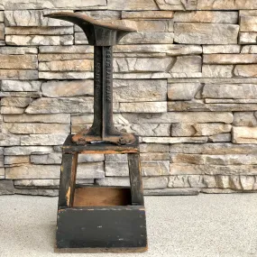 D・Vintage Cast Iron Shoe Cobbler Stand on wooden base