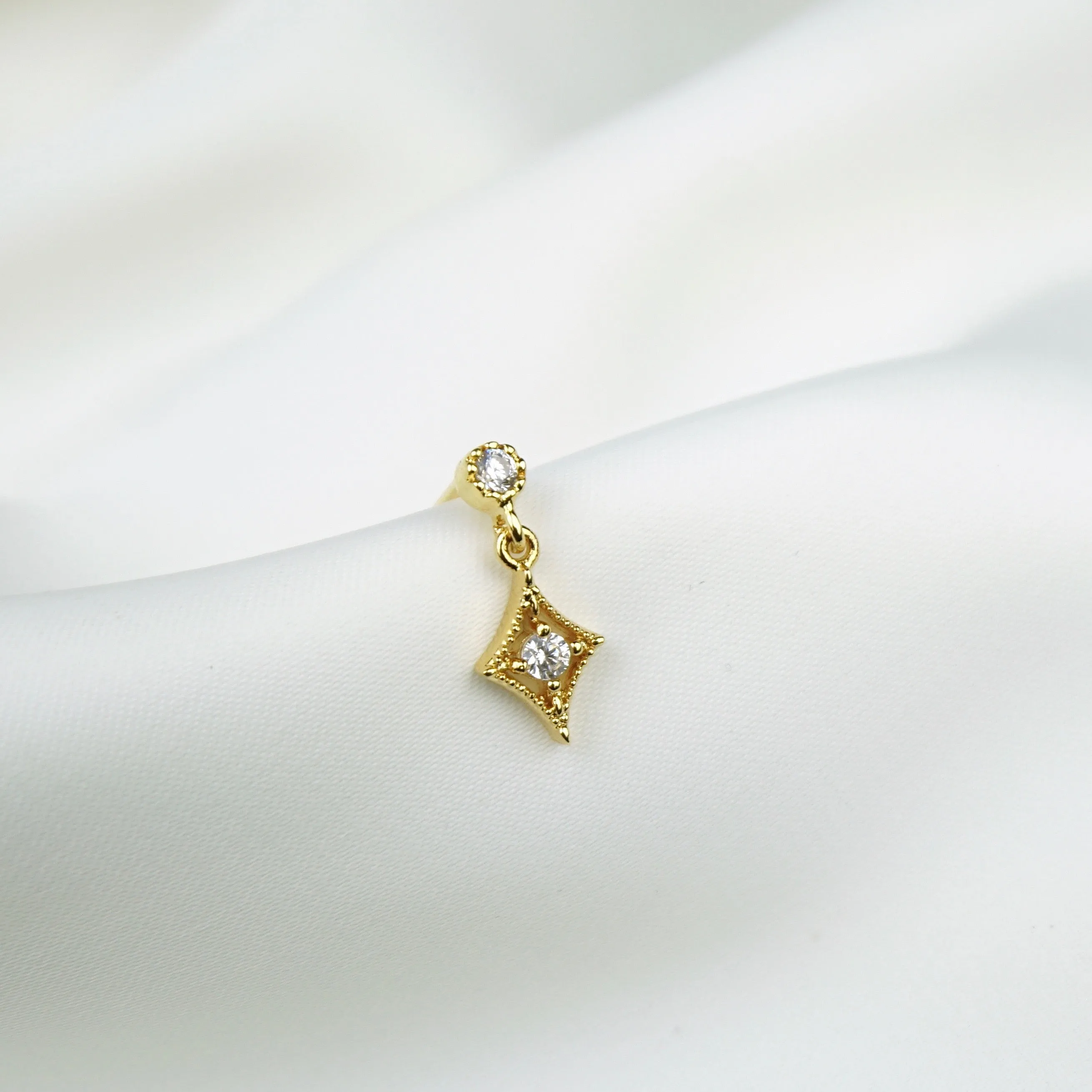 Sparkling Cubic Earpin