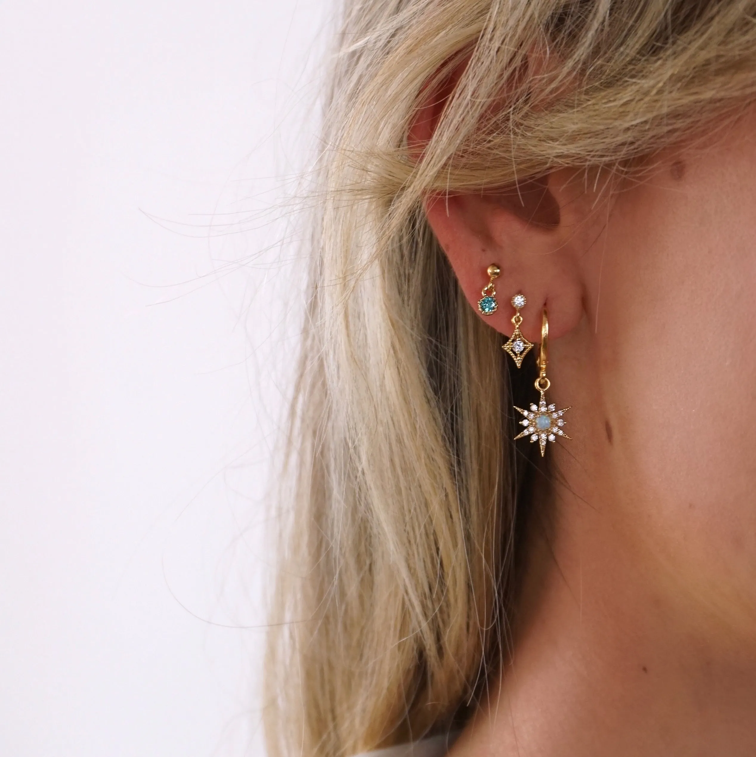 Sparkling Cubic Earpin